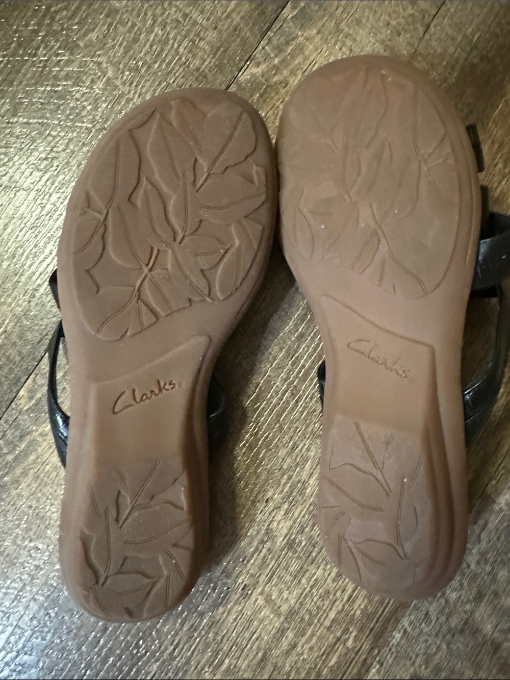 Clarks Women’s Black Leather Cutout Slip-On Mules- US Size 7.5 M - Picture 6 of 8